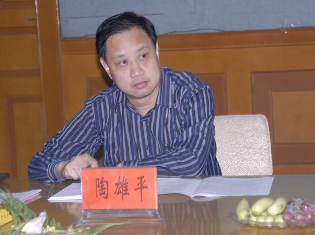 汉江中院审判委员会委员、刑二庭庭长陶雄平陪同调研