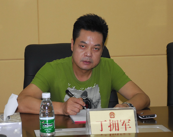12汉江中院政治部副主任丁拥军参加调研座谈会_副本.jpg