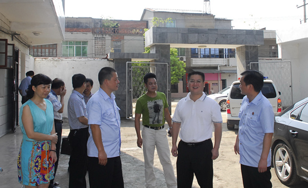 20徐少林院长一行在天门法院皂市法庭调研_副本.jpg