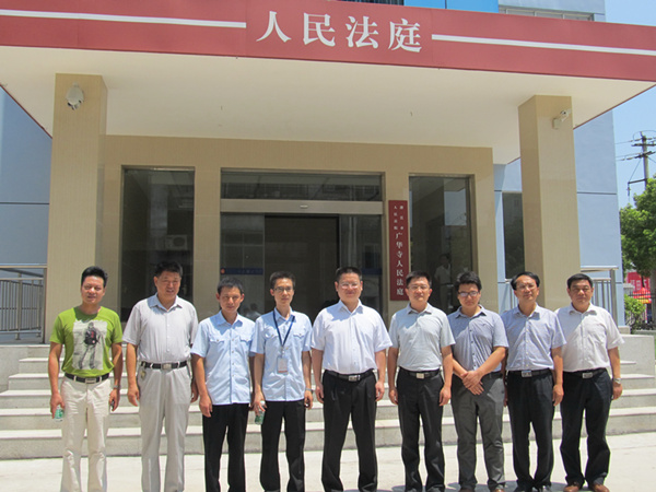 31徐少林院长一行与潜江法院广华法庭干警合影_副本.jpg