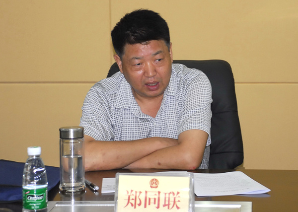 6汉江中院党组成员、副院长郑同联陪同调研_副本.jpg
