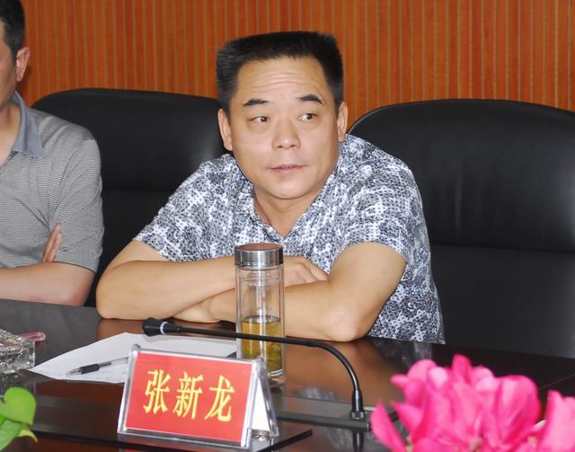 调整大小 6辖区律师代表湖北江汉律师事务所主任张新龙发言.jpg