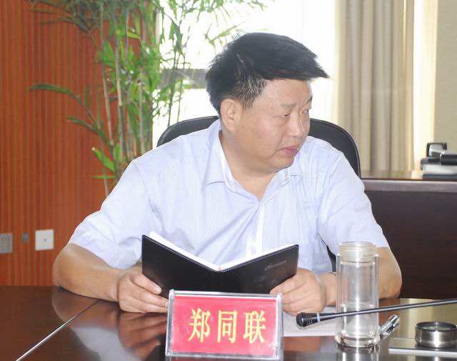 调整大小 3汉江中院党组成员、副院长郑同联主持座谈会.jpg