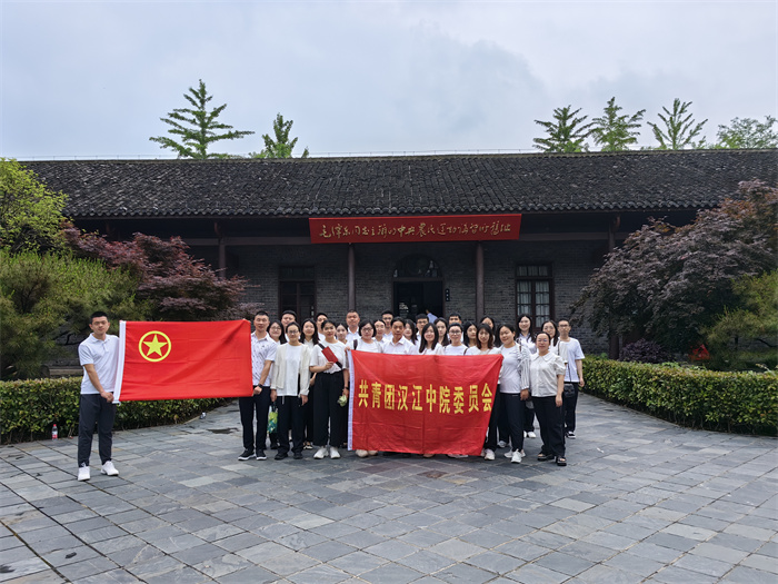 参观武汉革命博物馆 (2).jpg