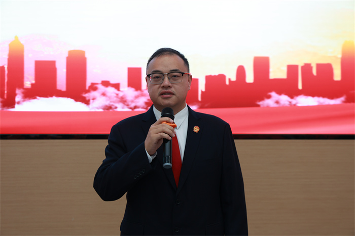 李龙辉 (2).jpg 李龙辉 (2).jpg