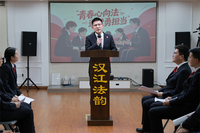 李.JPG